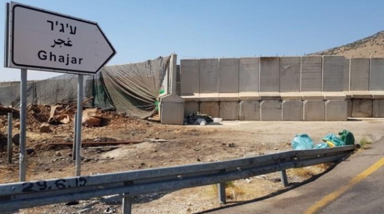 قوات الاحتلال تزيل الحاجز العسكري عن مدخل قرية الغجر بالجولان