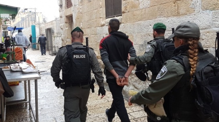الاحتلال يعتقل فلسطينيين من مدينة القدس