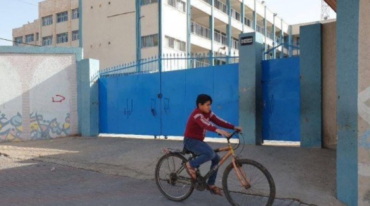 "الأونروا" تعقب على حادثة طعن طالبة داخل أحد مدارسها في غزة