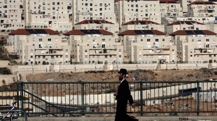 الاحتلال يصادق على مشاريع استيطانية جديدة في القدس