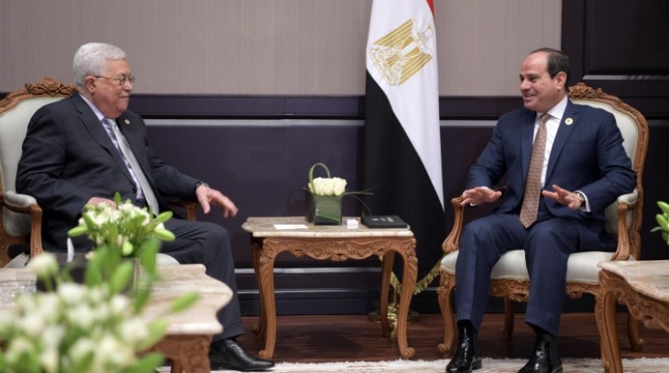 تفاصيل لقاء الرئيس عباس مع نظيره المصري في القاهرة