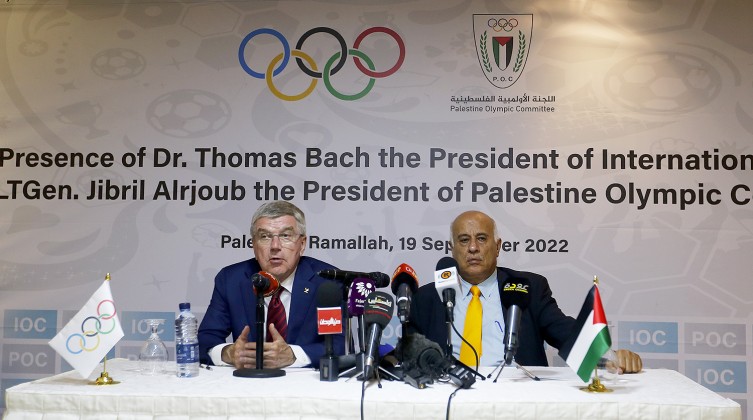 فلسطين تتسلم شهادة  عضويتها الكاملة في الأولمبي الدولي