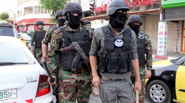 القبض على 3 أشخاص ألقوا زجاجات حارقة على مقر شرطة مخيم عقبة جبر