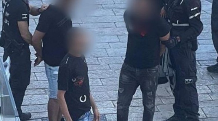 شرطة الاحتلال تزعم اعتقال فلسطيني في يافا بحوزته سلاح وقنابل