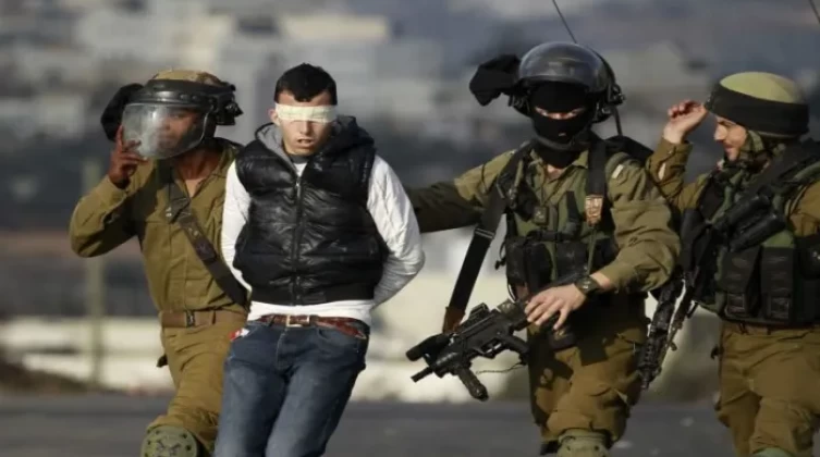 قوات الاحتلال تشن حملة اعتقالات ومداهمات في الضفة الغربية