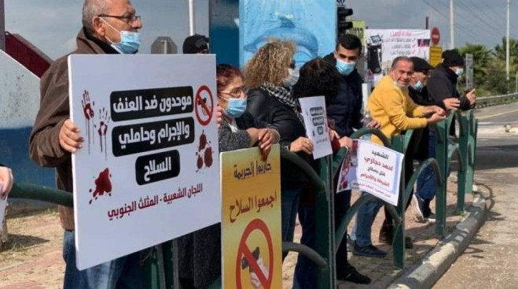 وقفة احتجاجية في دير حنا تنديدًا بجرائم القتل في الداخل المحتل