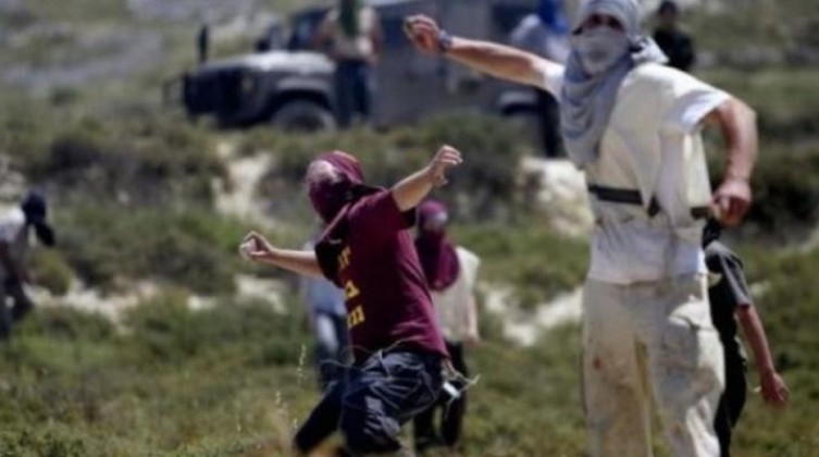 إصابة مواطنان باعتداء مستوطنين شمال رام الله