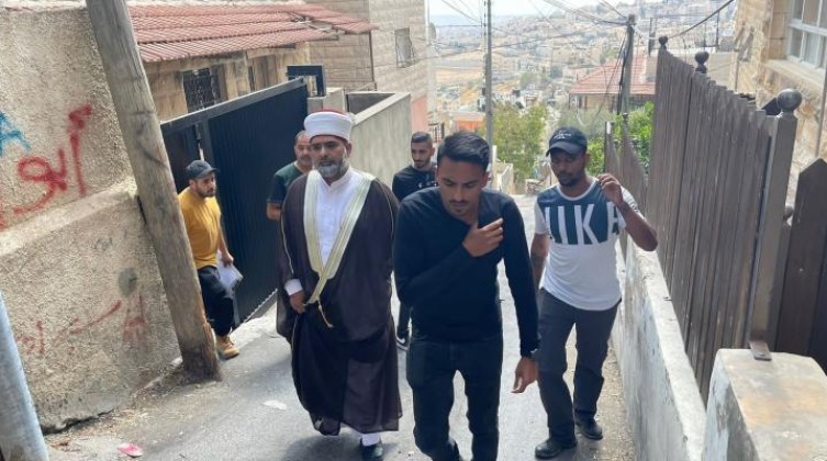 بالفيديو والصور: الاحتلال يعتقل مدير المسجد "الأقصى"