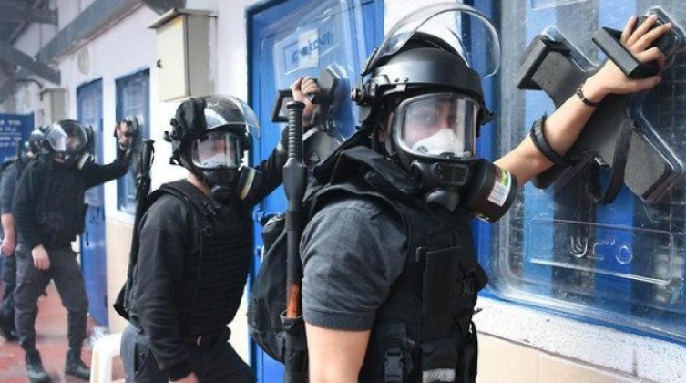 أسرى "رامون" يقرروت إغلاق الأقسام غدا