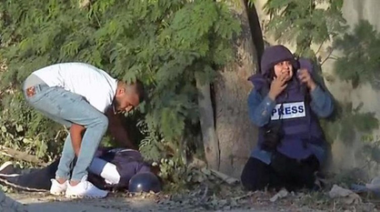 بالصور: تسليم ملف الشكوى القانونية بقضية اغتيال أبو عاقلة للجنائية الدولية