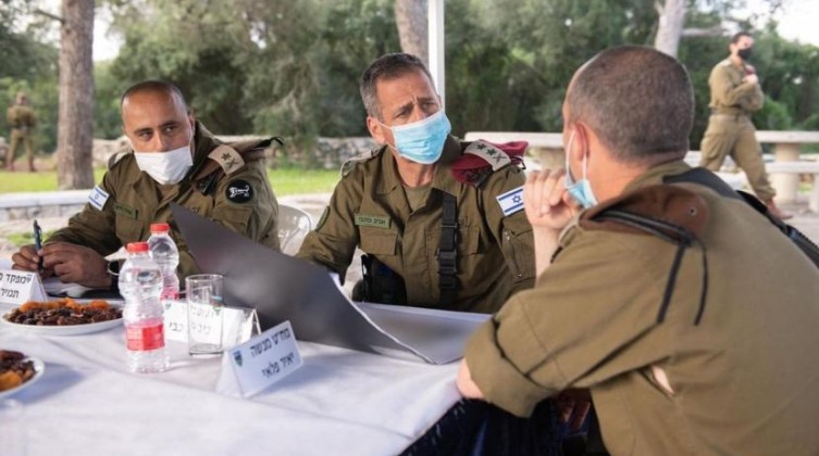 كوخافي يجري تحقيقاً أولياً في مقتل ضابط إسرائيلي قرب معبر الجلمة