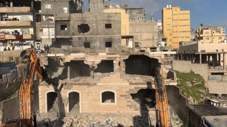القدس المحتلة: الاحتلال يجبر مقدسية على هدم منزلها