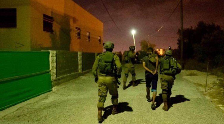 اقتحامات واعتقالات واسعة شنتها قوات الاحتلال خلال اقتحامها لمناطق في الضفة