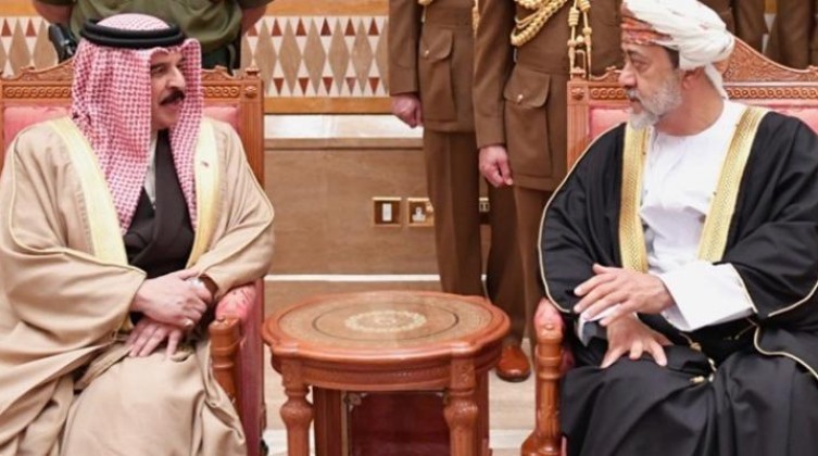 البحرين وعمان يؤكدان على ضرورة التوصل لحل عادل للقضية الفلسطينية