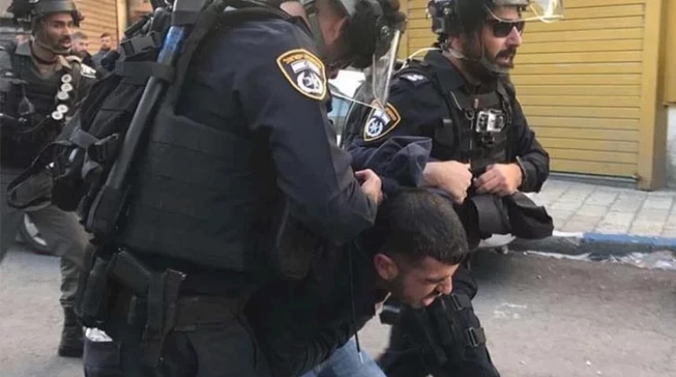 الاحتلال يعتدي على شقيقتين ويعتقلهما في القدس