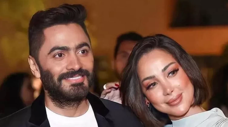 ماذا فعل تامر حسني مع زوجته لينفى خبر انفصالهما ؟ .. إليكم التفاصيل