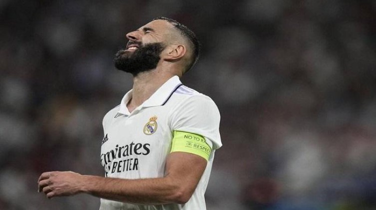 قرار مفاجئ يبعد بنزيما عن الملعب !