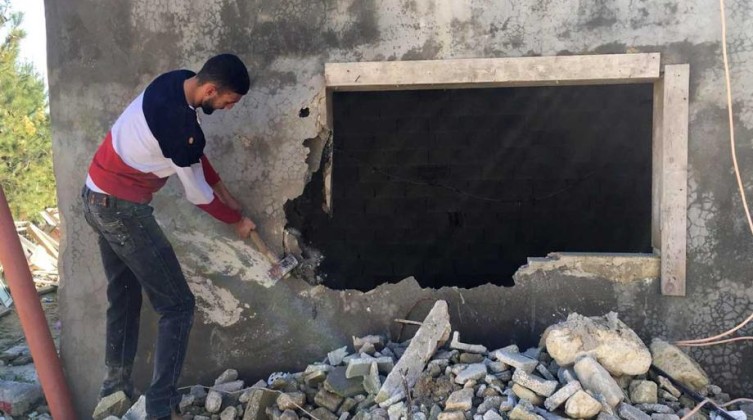 الاحتلال يجبر عائلة مقدسية على هدم منزلها ذاتيًا في واد الجوز