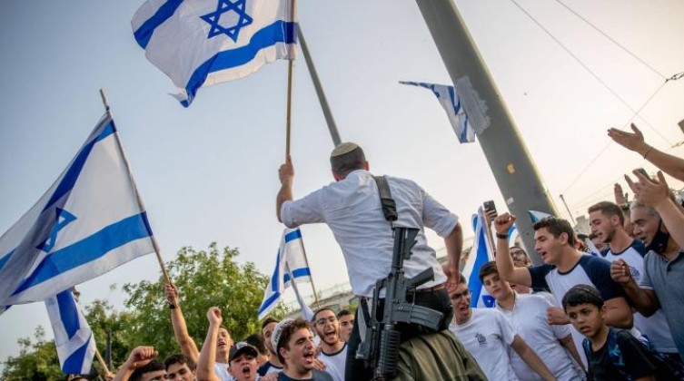 مستوطنون يحتجون على قرار رفع الحصار عن نابلس