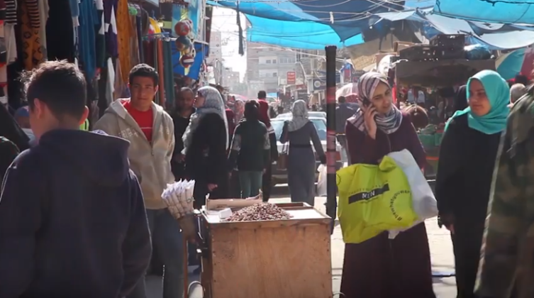 ضغط كبير يعيشه "أصحاب البسطات" من قِبل بلديات غزة