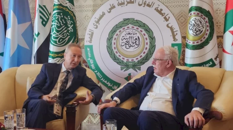 المالكي يصل الجزائر للمشاركة في اجتماع القمة العربية