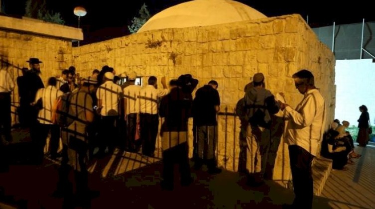 الاحتلال يقرر السماح للمستوطنين باقتحام قبر يوسف