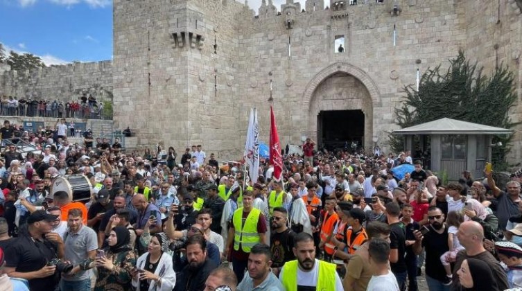 اصابة مقدسيين جراء اعتداء الاحتلال عند باب العامود