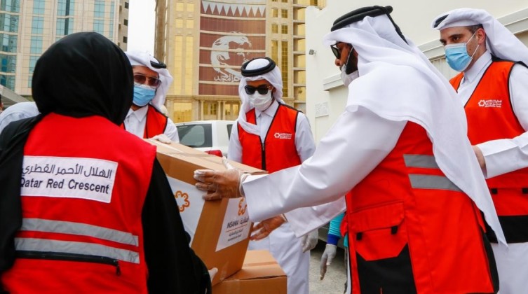 "الهلال الأحمر القطري" يعلن عن عدد المستفيدين من مساعداته في غزة