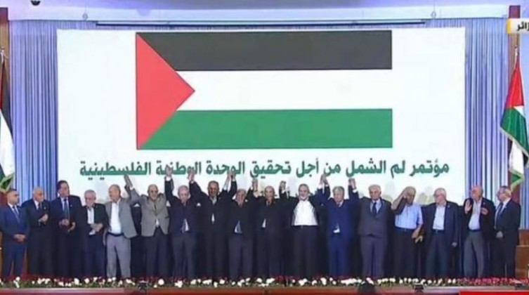 صحيفة تكشف أول الخطوات العملية لتنفيذ "إعلان الجزائر" للمصالحة الفلسطينية