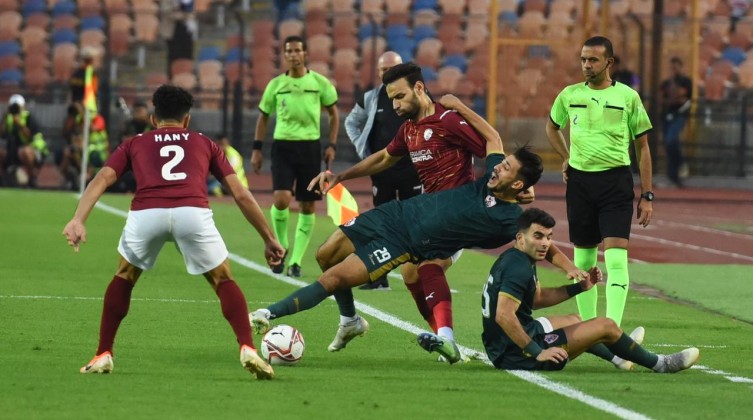 شاهد- الزمالك يتصدر الدوري المصري بشكل مؤقت بفوزه على سيراميكا