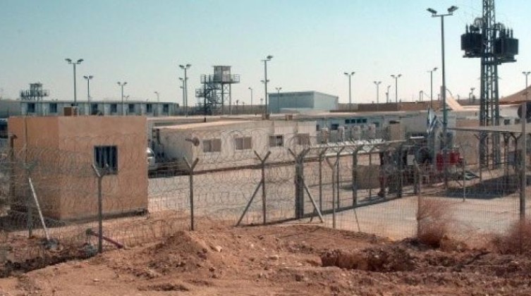 ادارة سحون الاحتلال تغلق "قسم 6" في سجن النقب
