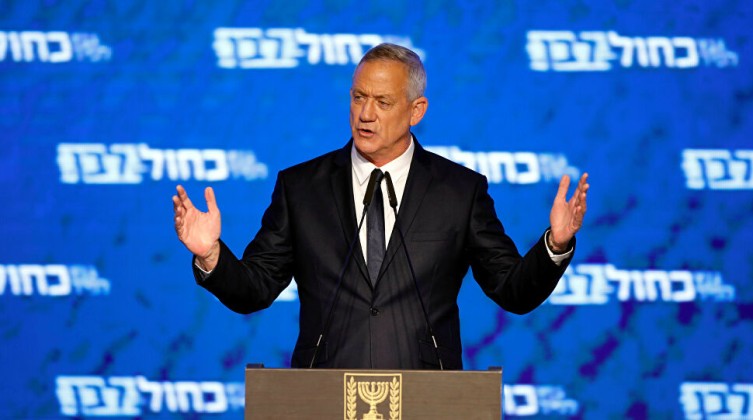 قناة إسرائيلية: غانتس يؤكد عدم توريد سلاح لأوكرانيا