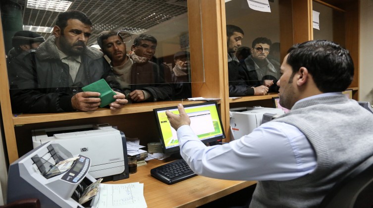 المالية بغزة: تعلن موعد ونسبة صرف رواتب الموظفين لشهر 9