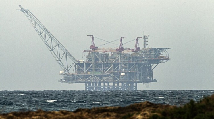 إسرائيل تعلن بدء إنتاج الغاز من منصة "كاريش" غد الخميس