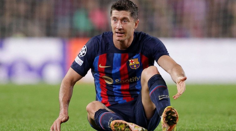 بايرن ميونج يعمق جراح برشلونة بثلاثية ويعزز صدراته في دوري الأبطال