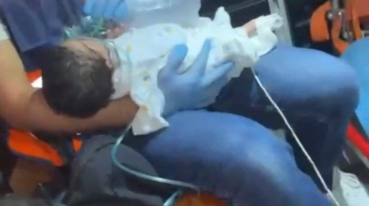 إصابة ثلاثة أطفال اختناقا بينهم رضيعة بغاز الاحتلال في القدس