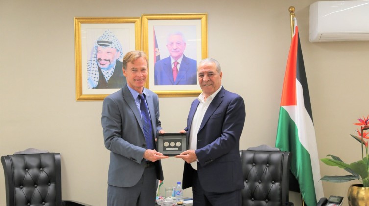الشيخ يلتقى مع ممثل الاتحاد الاوروبي لدى فلسطين.. ماذا بحثا؟