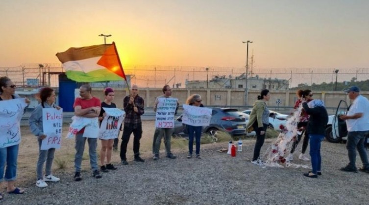 وقفة أمام سجن "الدامون" دعماً وإسنادا للأسيرات