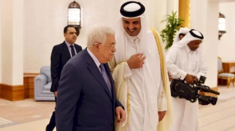 الرئيس عباس يجتمع مع أمير قطر.. ماذا بحثا؟