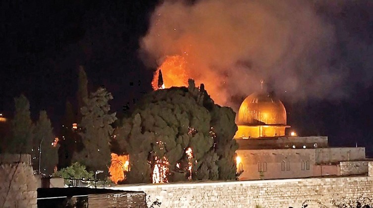 القدس المحتلة: إصابات  بحريق في منازل جنوب المسجد الأقصى