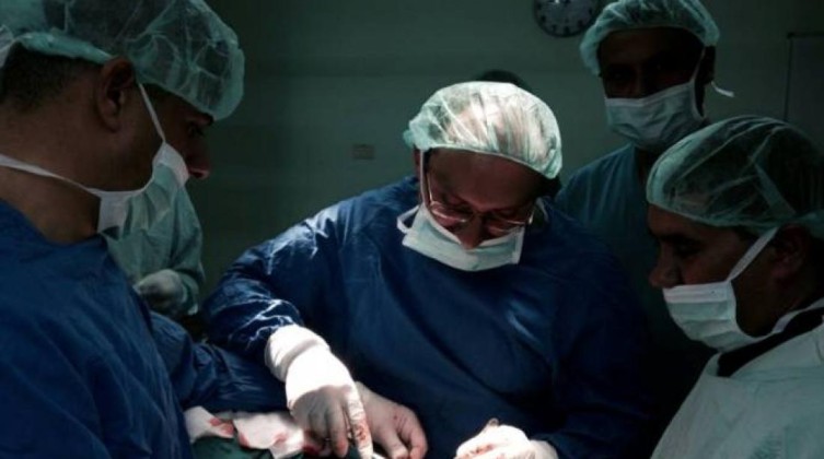 غزة: وفد طبي أمريكي يصل القطاع لإجراء عمليات جراحية معقدة