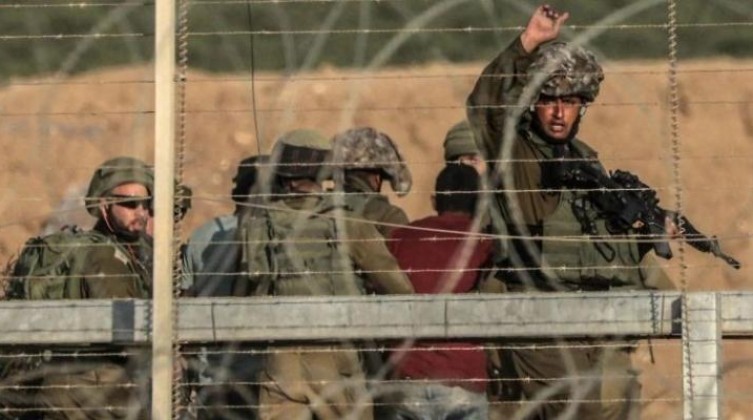 الاحتلال يعتقل 3 أشخاص بزعم تسللهم لقاعدة عسكرية في الجولان