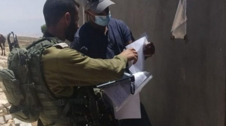 الاحتلال يسلم 3 اخطارات بوقف العمل والبناء في سلفيت