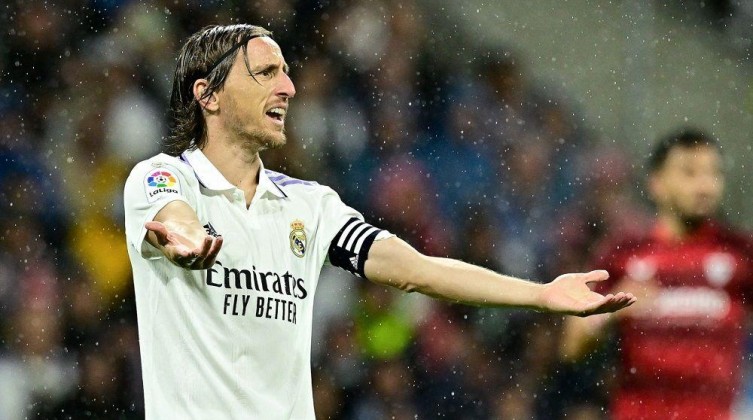بصورة مفاجئة.. ريال مدريد يعلن غياب مودريتش عن لقاء لايبزيج !