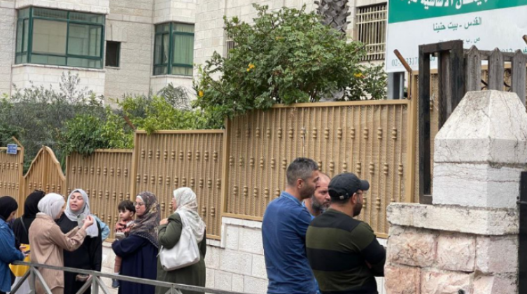  بحثًا عن المنهاج الفلسطيني في حقائب الطلاب الاحتلال يقتحم مدرسة بالقدس
