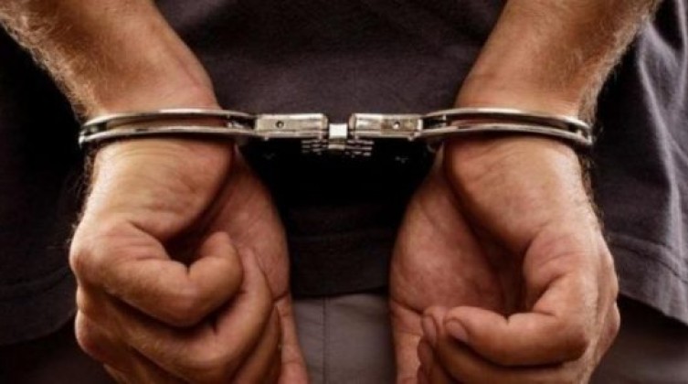 صورة: "غزة": المباحث العامة تُوقف مطلقًا للنار خلال شجار عائلي وتُصادر السلاح