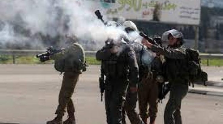 الاحتلال يطلق قنابل الغاز والصوت على مدرسة في بيت لحم