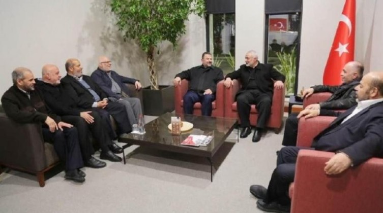 "غانتس" سيُناقش خلال زيارته إلى تركيا ملف تواجد قيادة حماس فيها