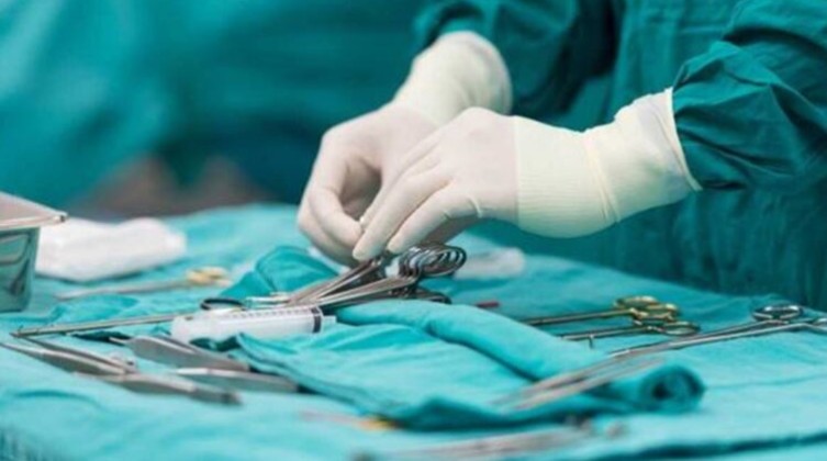صورة: فريق طبي ينجح في إنقاذ طفلة تعاني من تضخم كبير باللسان