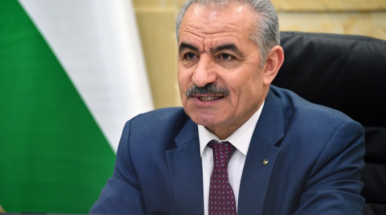 اشتية يتوجه إلى سنغافورة  واندونيسيا في زيارة رسمية